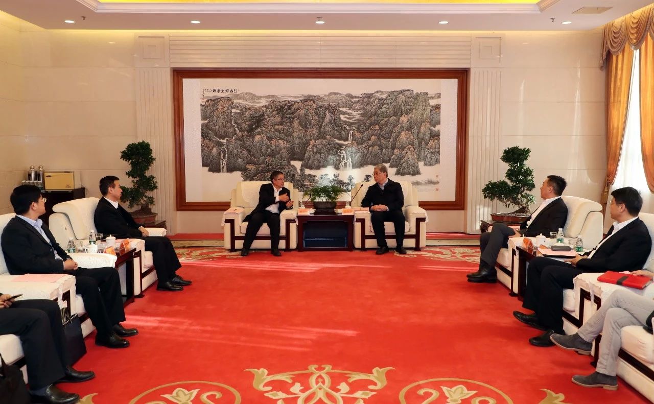 雷凡培會(huì)見(jiàn)中國(guó)船級(jí)社黨委副書記、總裁莫鑒輝一行